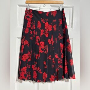 Tory Burch floral-print pleated skirt. Size 6